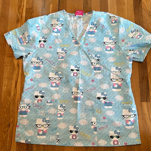 Medium hello kitty scrub top great condition - Picture 1 of 5